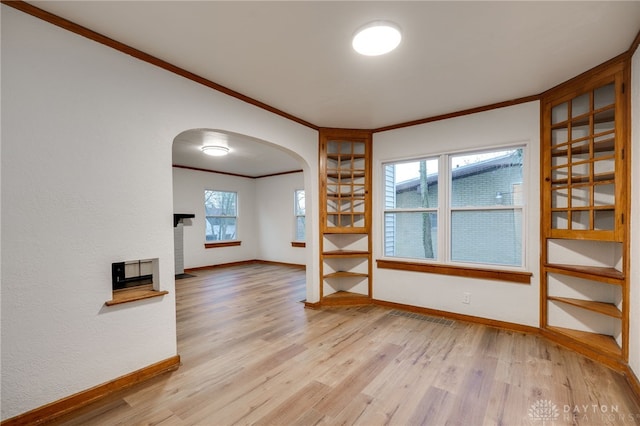 1711 Emerson Ave, Dayton, OH 45406 - interior space featuring arched walkways, crown molding, baseboards, and light wood finished floors
