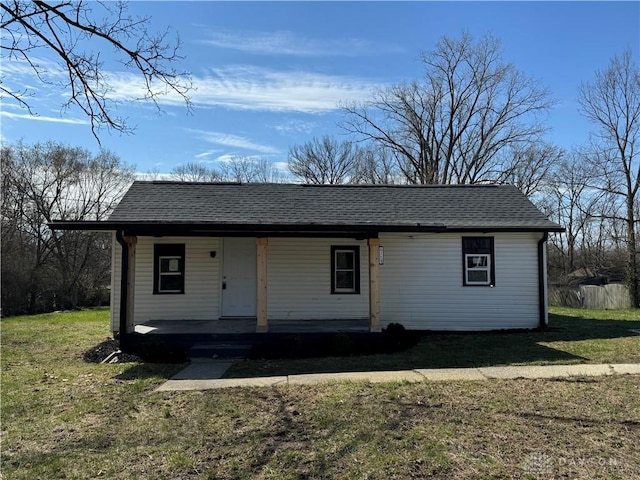 6718 Faversham Rd, Miamisburg, OH 45342 - view of front of house featuring a front yard, a porch, and roof with shingles