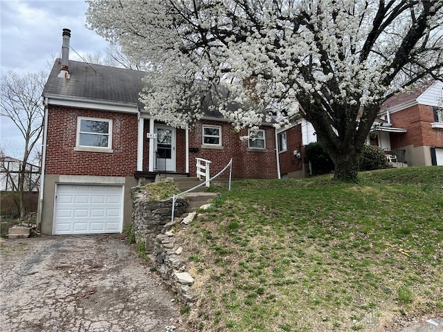 view of front facade featuring brick siding, a garage, a front yard, and a shingled roof