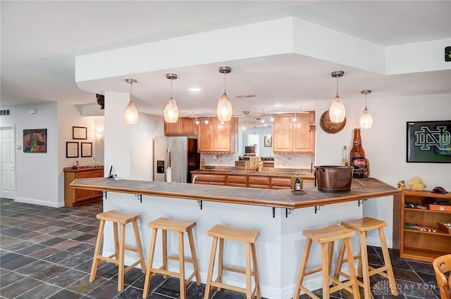 3558 Golden Fox Trl, Lebanon, OH 45036 - kitchen with stainless steel refrigerator with ice dispenser, a breakfast bar, a peninsula, and baseboards