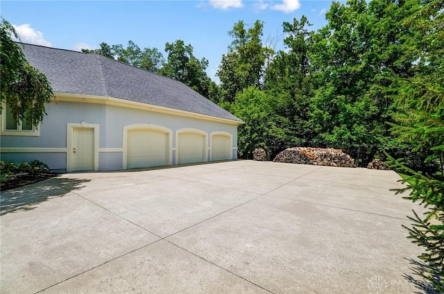 3558 Golden Fox Trl, Lebanon, OH 45036 - garage with driveway