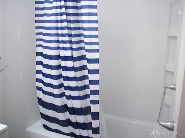 bathroom featuring shower / bath combo with shower curtain