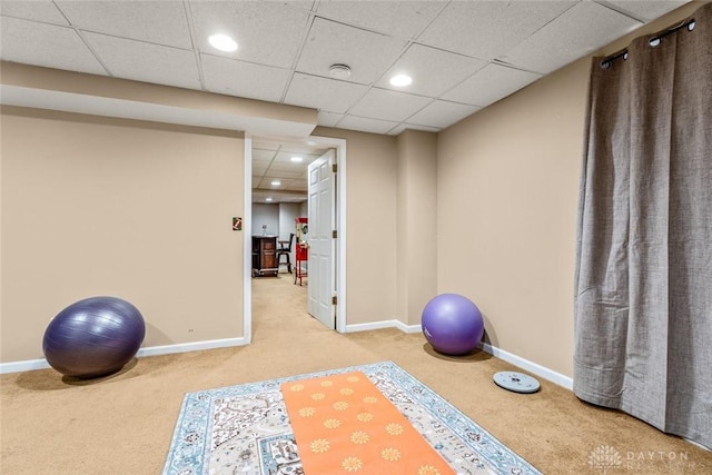 workout room featuring carpet flooring, recessed lighting, and baseboards