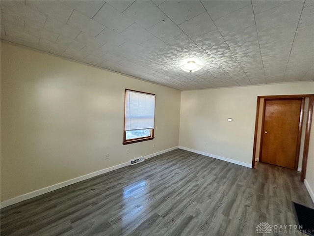 4322 Annapolis Ave, Dayton, OH 45416 - spare room with dark wood-style flooring, baseboards, and visible vents
