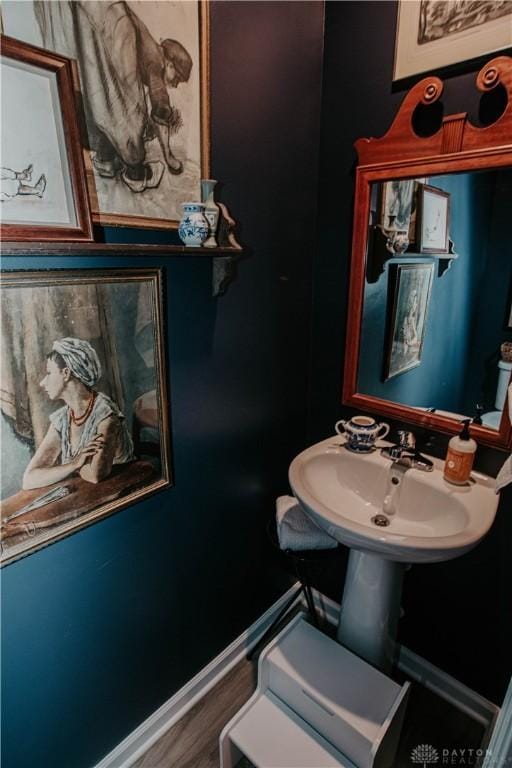 4249 Willow Hills Dr, Dayton, OH 45404 - bathroom featuring baseboards, wood finished floors, and a sink