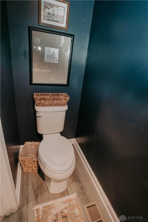 4249 Willow Hills Dr, Dayton, OH 45404 - bathroom with toilet and baseboards