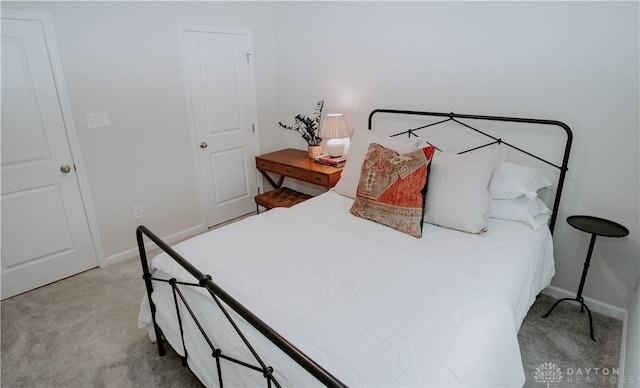4249 Willow Hills Dr, Dayton, OH 45404 - bedroom featuring carpet floors and baseboards