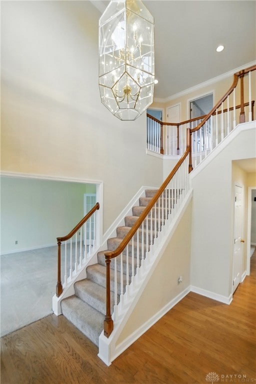 433 Vincent Ct, Middletown, OH 45042 - staircase featuring wood finished floors, baseboards, a chandelier, a towering ceiling, and recessed lighting