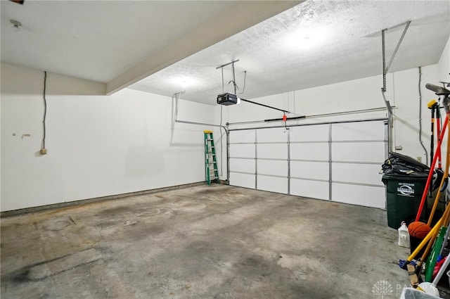 433 Vincent Ct, Middletown, OH 45042 - garage with a garage door opener