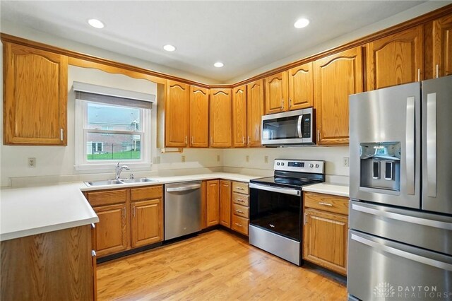 433 Vincent Ct, Middletown, OH 45042 - kitchen featuring stainless steel appliances, light wood-style floors, brown cabinets, a sink, and recessed lighting
