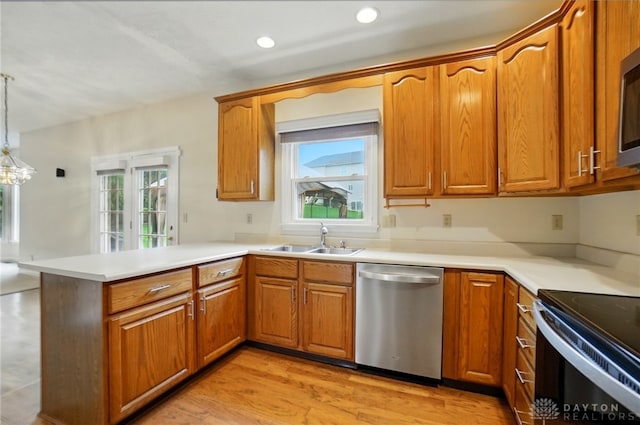 433 Vincent Ct, Middletown, OH 45042 - kitchen featuring stainless steel appliances, a sink, a peninsula, brown cabinets, and recessed lighting