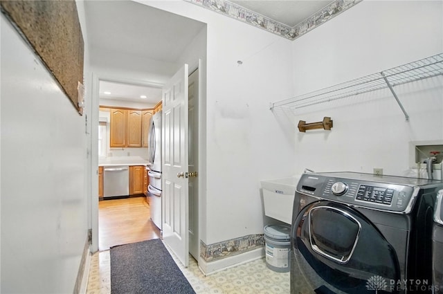 433 Vincent Ct, Middletown, OH 45042 - laundry room featuring washer / clothes dryer, light flooring, baseboards, and recessed lighting