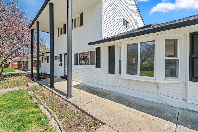 4433 Lambeth Dr, Dayton, OH 45424 - view of side of property with a patio