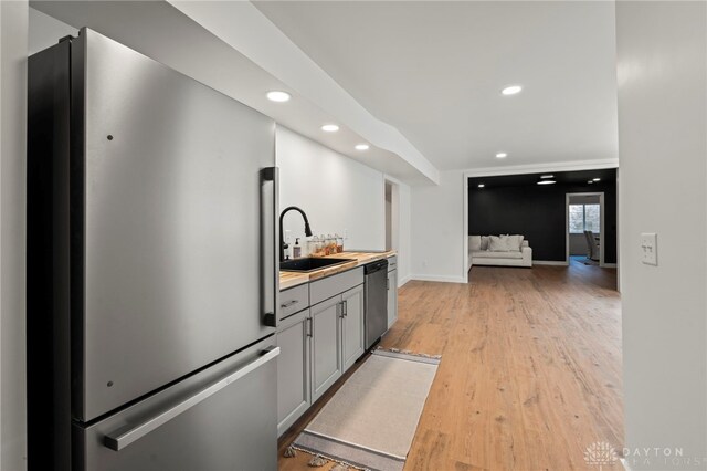 2164 Northbridge Trl, Troy, OH 45373 - kitchen with stainless steel appliances, a sink, gray cabinetry, recessed lighting, and light wood-style flooring