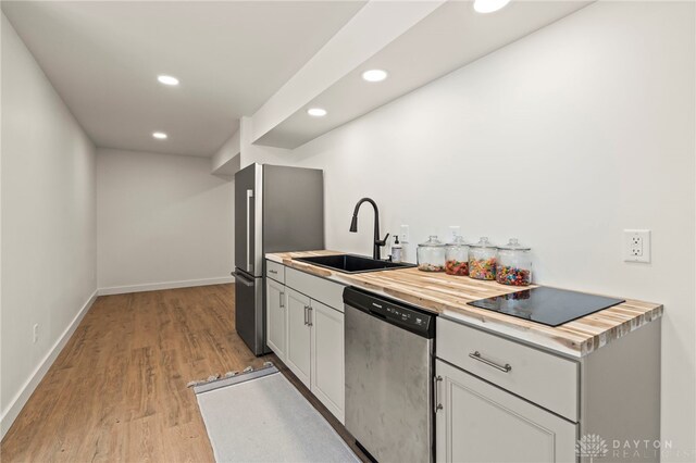 2164 Northbridge Trl, Troy, OH 45373 - kitchen with appliances with stainless steel finishes, a sink, recessed lighting, light wood-style flooring, and baseboards