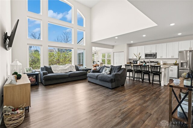 3059 Canvasback Ct, Franklin Twp, OH 45005 - living area featuring dark wood-style floors and recessed lighting