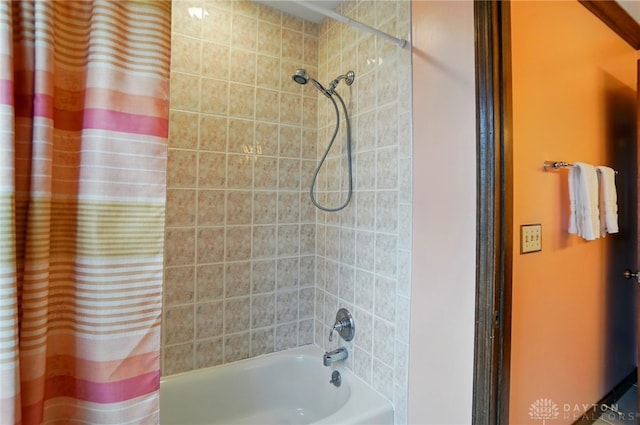 1458 Westwicke Pl, Washington Twp, OH 45459 - full bath featuring shower / bathtub combination with curtain