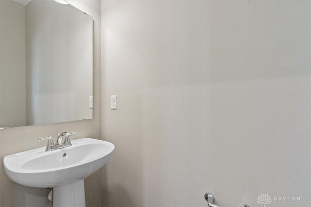 1226 Heathgate Way, Fairborn, OH 45324 - bathroom with a sink