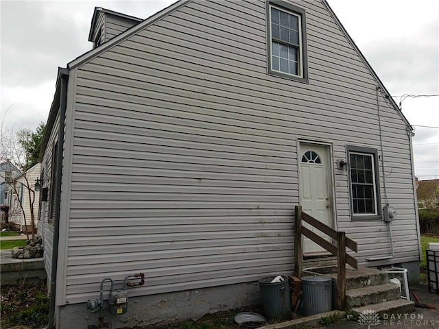 2025 Malcom Dr, Dayton, OH 45420 - rear view of property with entry steps