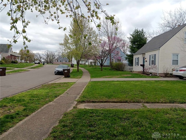 2025 Malcom Dr, Dayton, OH 45420 - view of grassy yard with a residential view