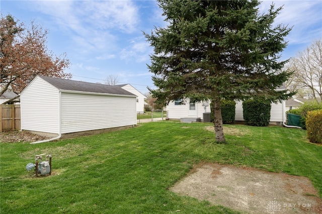 view of yard featuring fence and an outbuilding