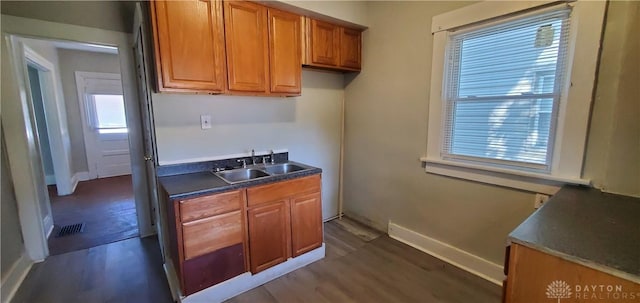 606 Creighton Ave, Dayton, OH 45410 - kitchen with dark wood-style floors, dark countertops, a sink, baseboards, and visible vents