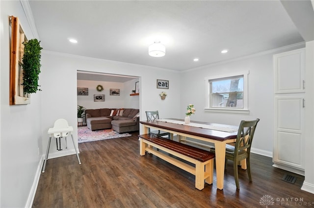 dining area with baseboards, recessed lighting, ornamental molding, and dark wood-style flooring