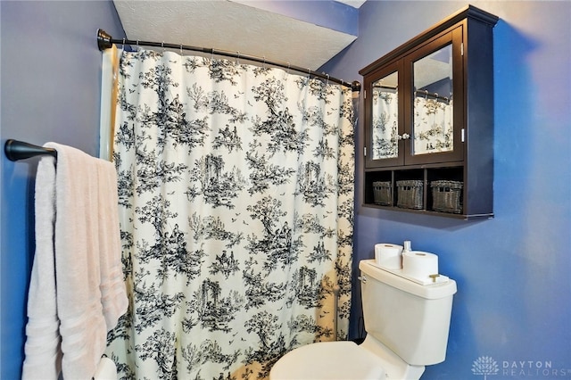 bathroom with toilet and a shower with shower curtain