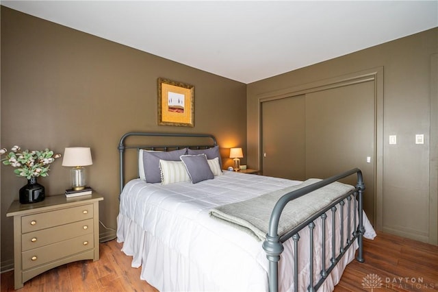 6475 Landsend Ct, Butler Township, OH 45414 - bedroom with wood finished floors and a closet