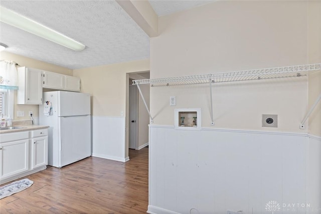 40 E Pease Ave, Dayton, OH 45449 - laundry room featuring wood finished floors, hookup for a washing machine, electric dryer hookup, and laundry area