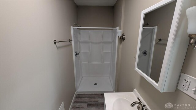 1105 Pursell Ave, Dayton, OH 45420 - full bath with a shower, wood finished floors, and vanity