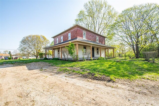 117 Montgomery Ave, Franklin, OH 45005 - farmhouse featuring a porch and a front yard