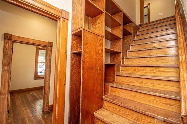 117 Montgomery Ave, Franklin, OH 45005 - stairway featuring baseboards and hardwood / wood-style flooring