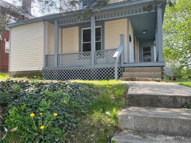 400 S Detroit St, Xenia, OH 45385 - doorway to property with a porch