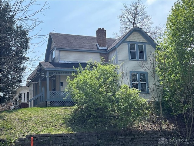 400 S Detroit St, Xenia, OH 45385 - rear view of property with a chimney