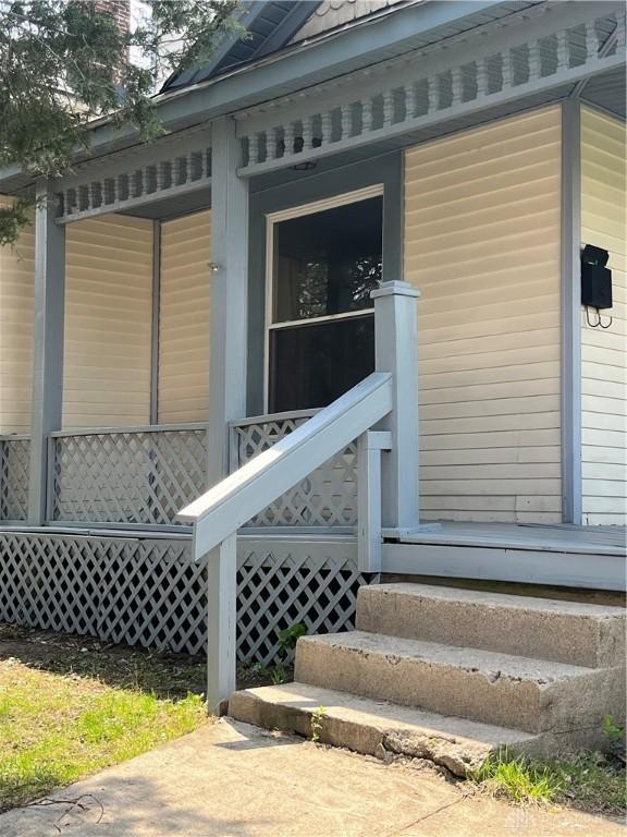 400 S Detroit St, Xenia, OH 45385 - view of exterior entry featuring a porch