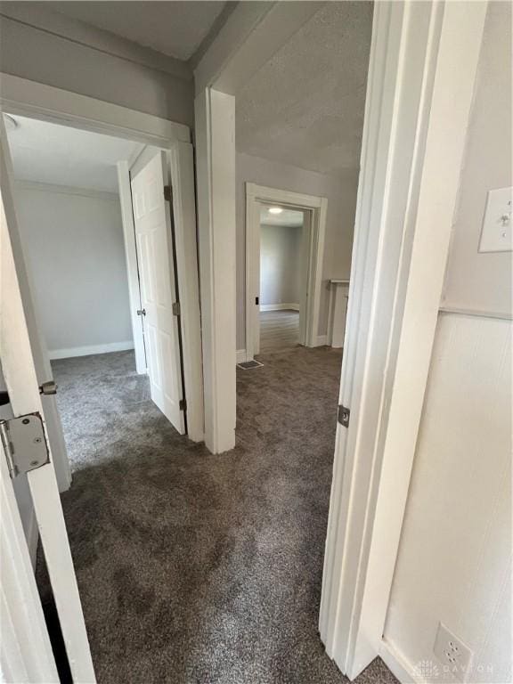 400 S Detroit St, Xenia, OH 45385 - corridor featuring carpet floors