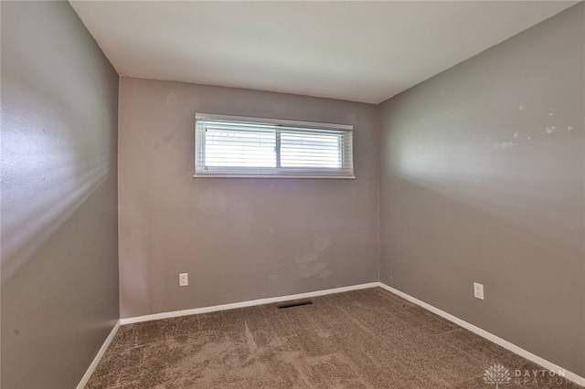320 Orangewood Dr, Dayton, OH 45429 - carpeted spare room featuring baseboards and visible vents