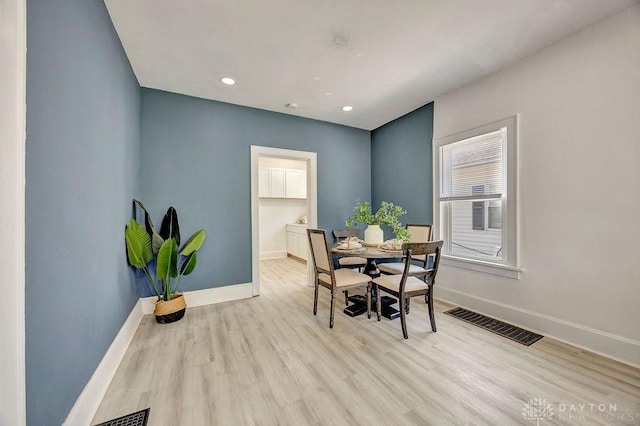 dining space with recessed lighting, light wood-type flooring, visible vents, and baseboards