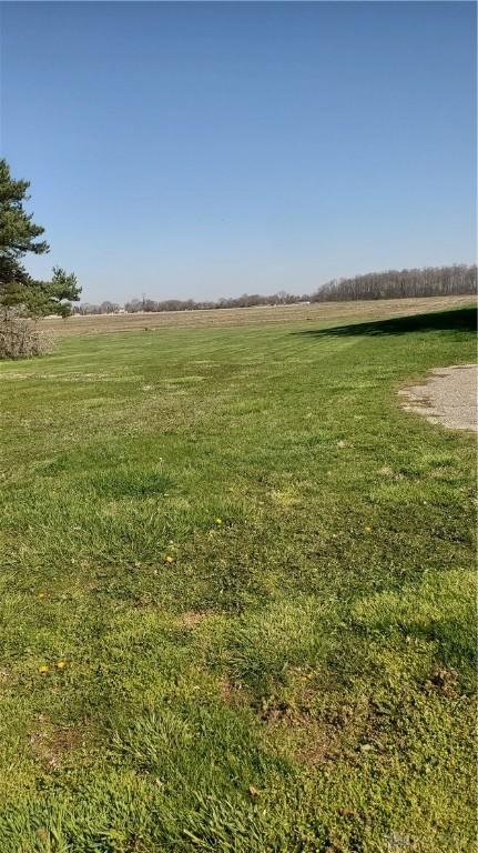 view of yard with a rural view