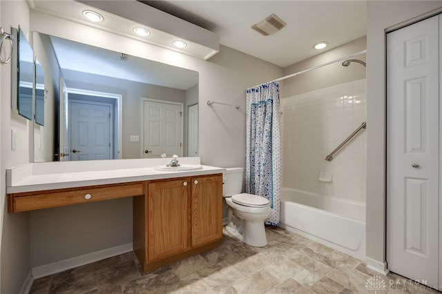 bathroom with toilet, visible vents, baseboards, shower / bath combo with shower curtain, and vanity