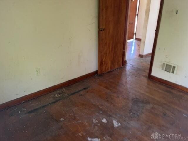 unfurnished room featuring visible vents and baseboards