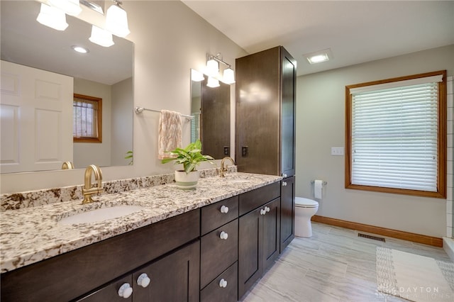 9171 Big Oak Dr, Washington Twp, OH 45458 - bathroom featuring baseboards, toilet, and double vanity