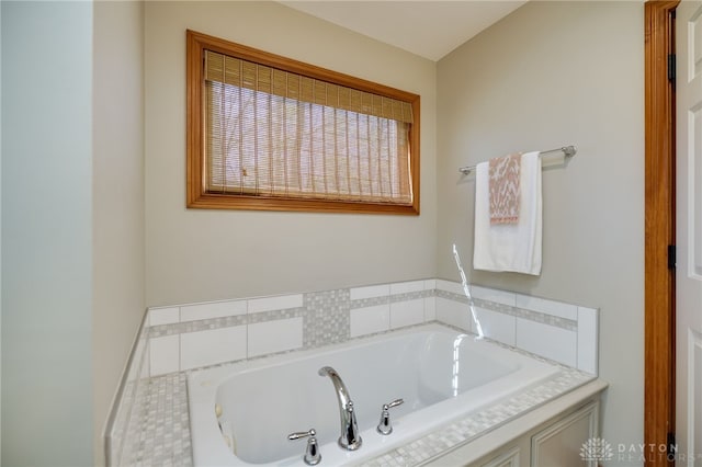 9171 Big Oak Dr, Washington Twp, OH 45458 - full bathroom featuring a bath