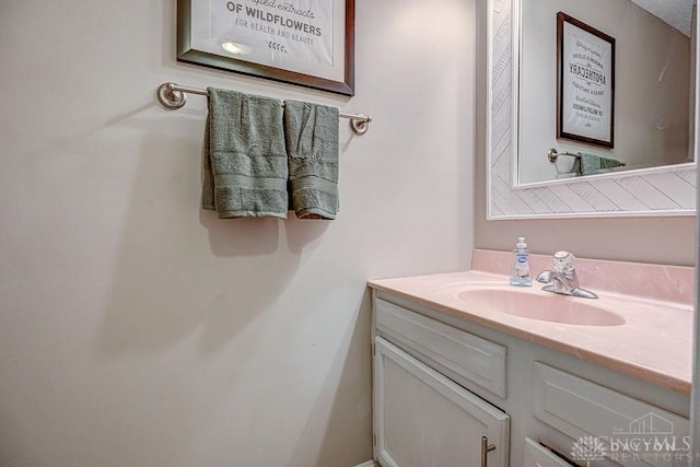631 Alpine Pl, Trenton, OH 45067 - bathroom with vanity
