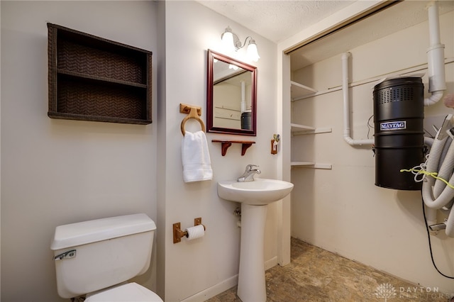 6139 N State Route 48, Clearcreek Twp, OH 45036 - half bathroom featuring toilet and a sink