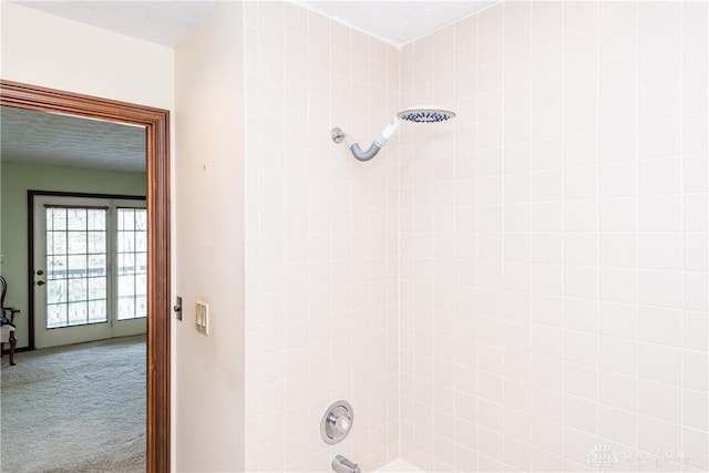 full bathroom with washtub / shower combination