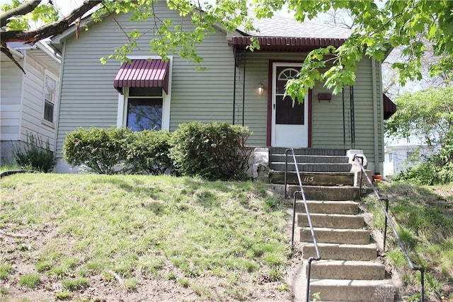 bungalow-style house featuring a front yard