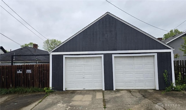 714 E Pearl St, Miamisburg, OH 45342 - detached garage with fence