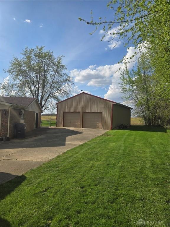 view of detached garage